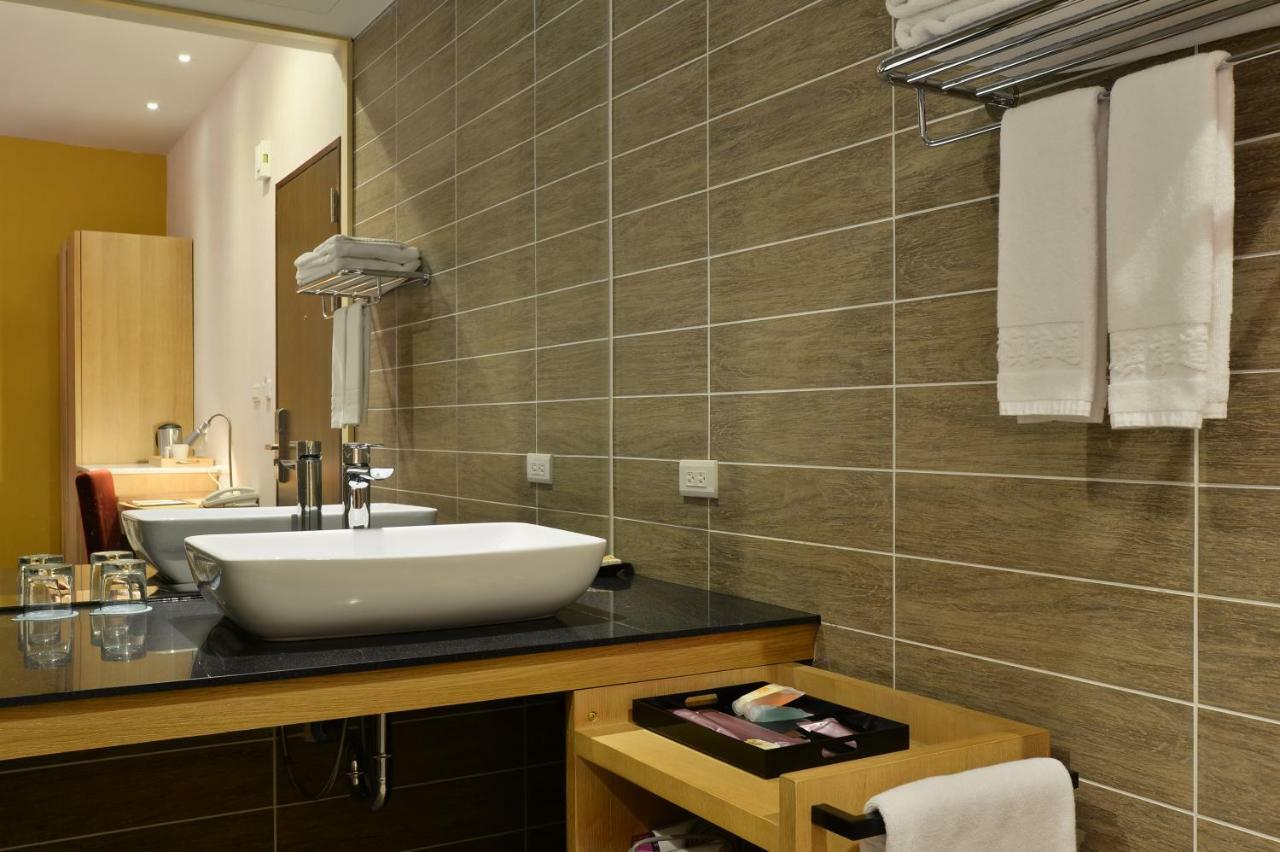 In Young Hotel Каосюн Екстериор снимка