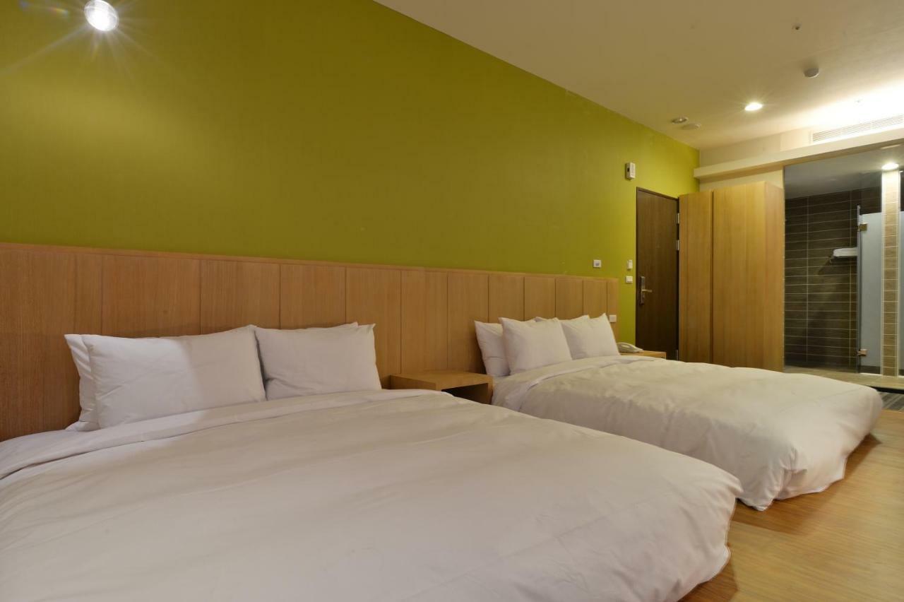 In Young Hotel Каосюн Екстериор снимка