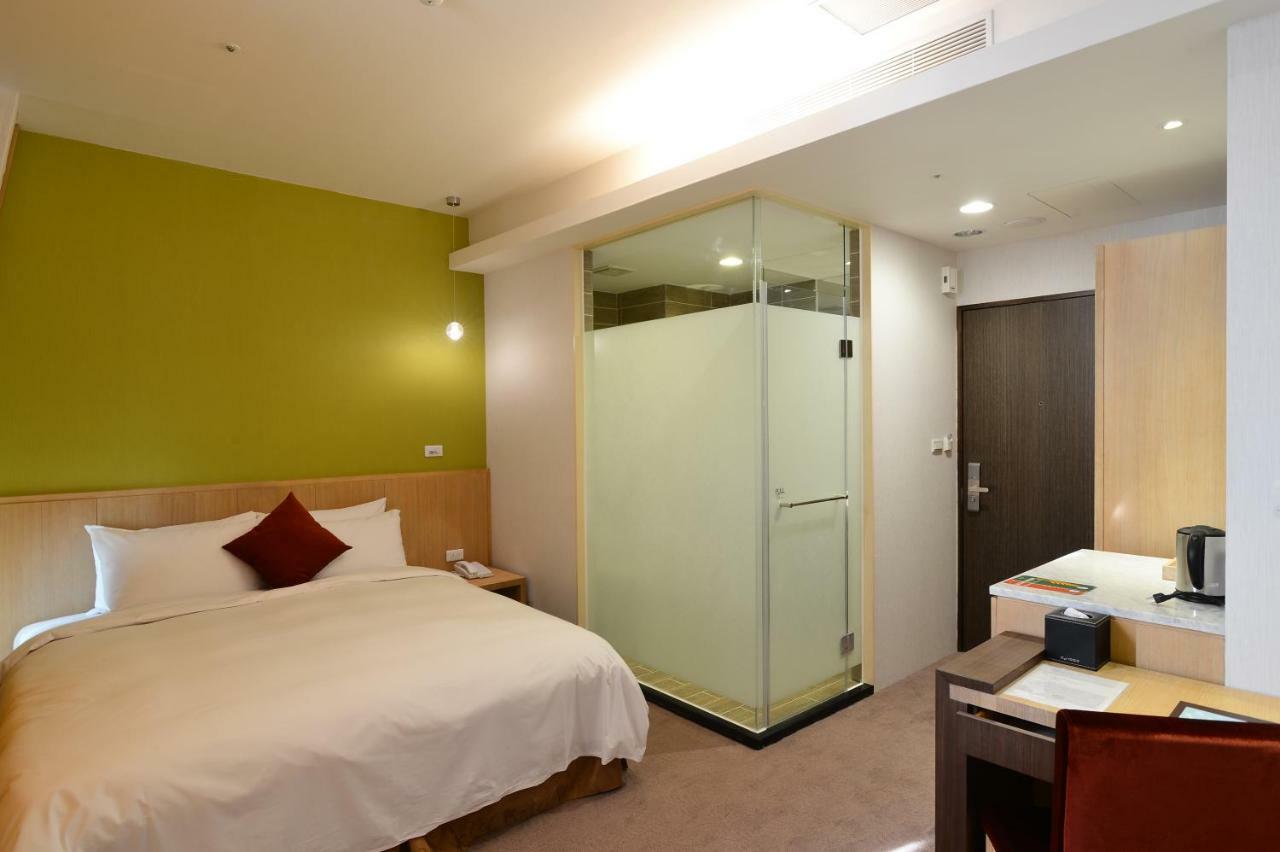 In Young Hotel Каосюн Екстериор снимка