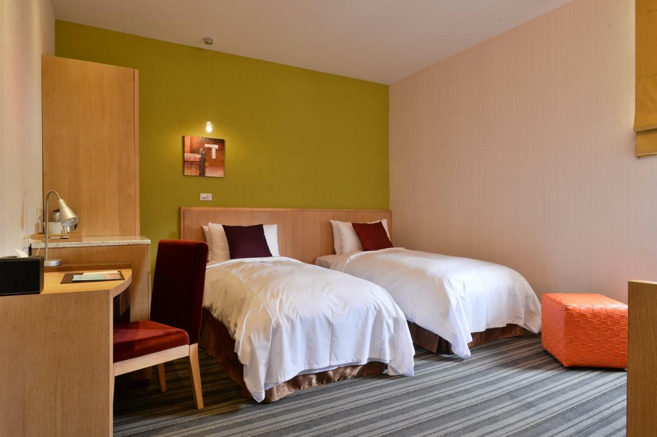 In Young Hotel Каосюн Екстериор снимка