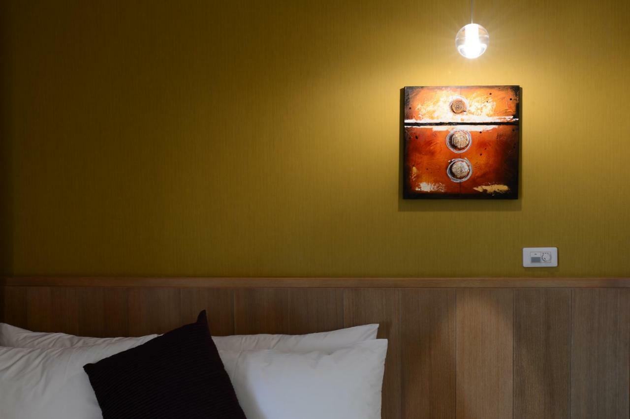 In Young Hotel Каосюн Екстериор снимка