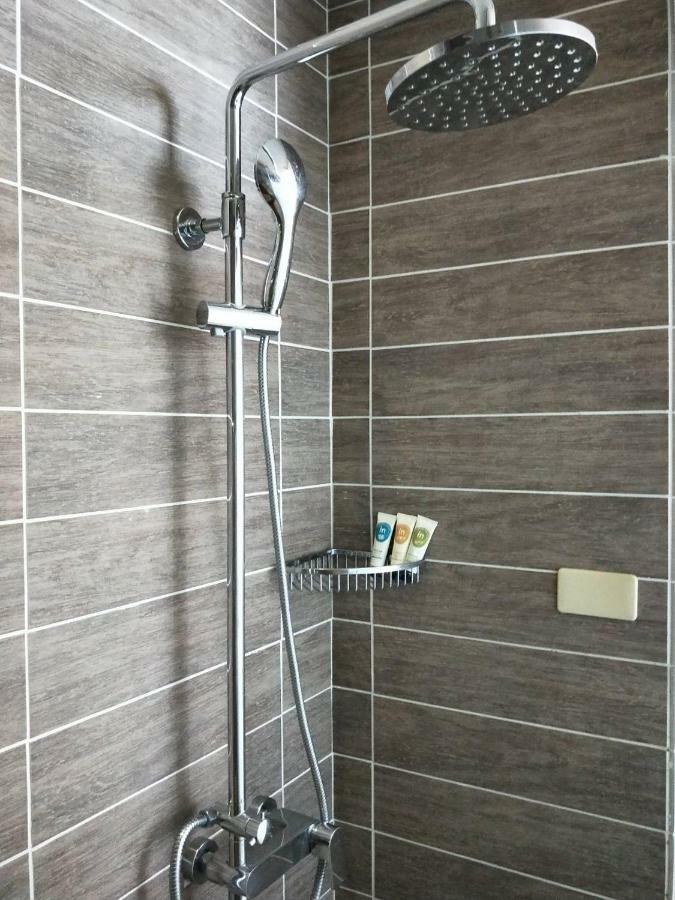 In Young Hotel Каосюн Екстериор снимка