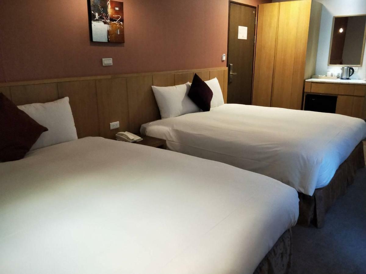In Young Hotel Каосюн Екстериор снимка