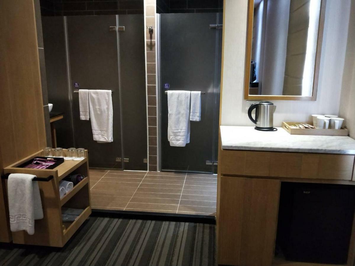 In Young Hotel Каосюн Екстериор снимка
