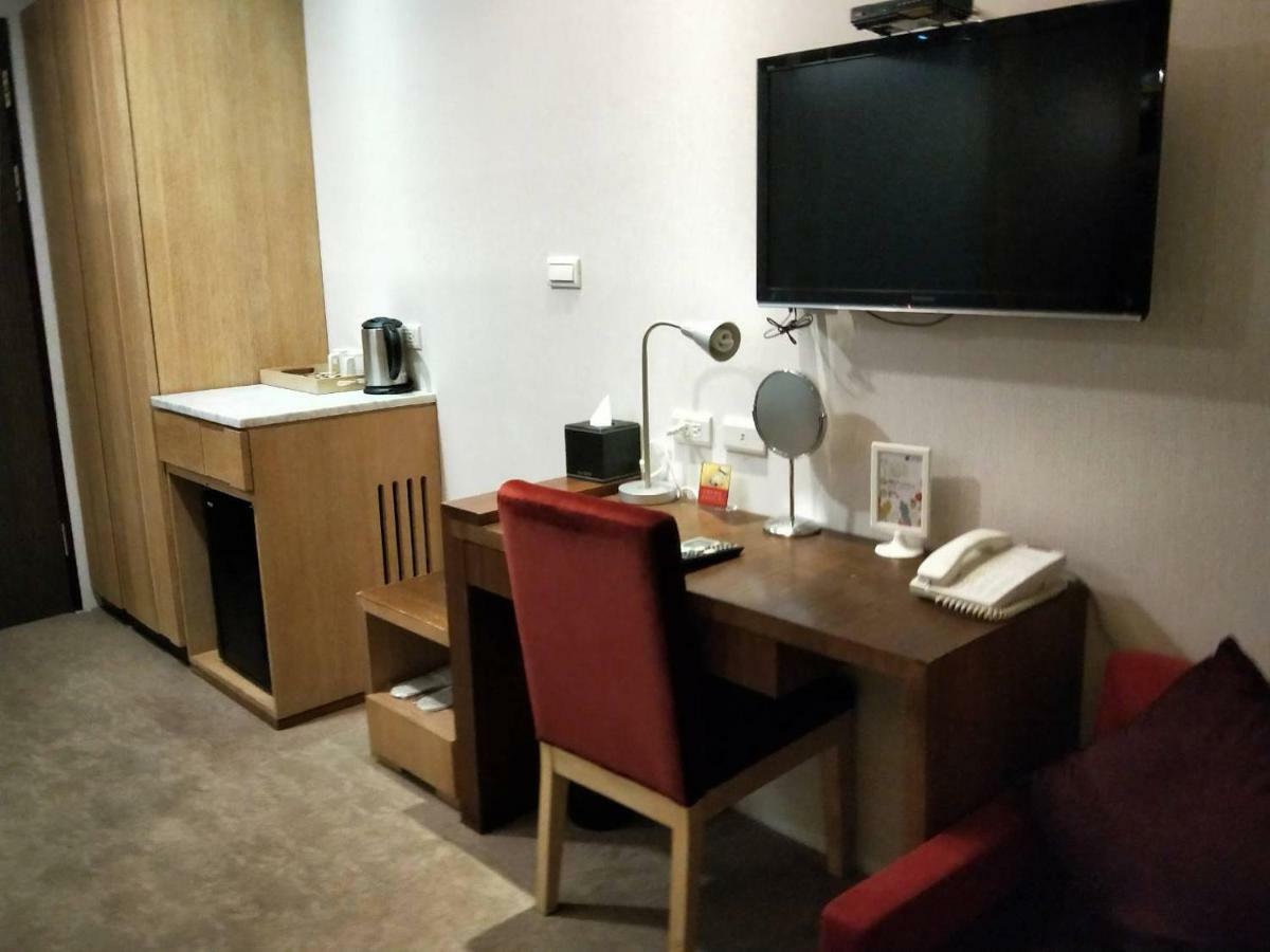 In Young Hotel Каосюн Екстериор снимка