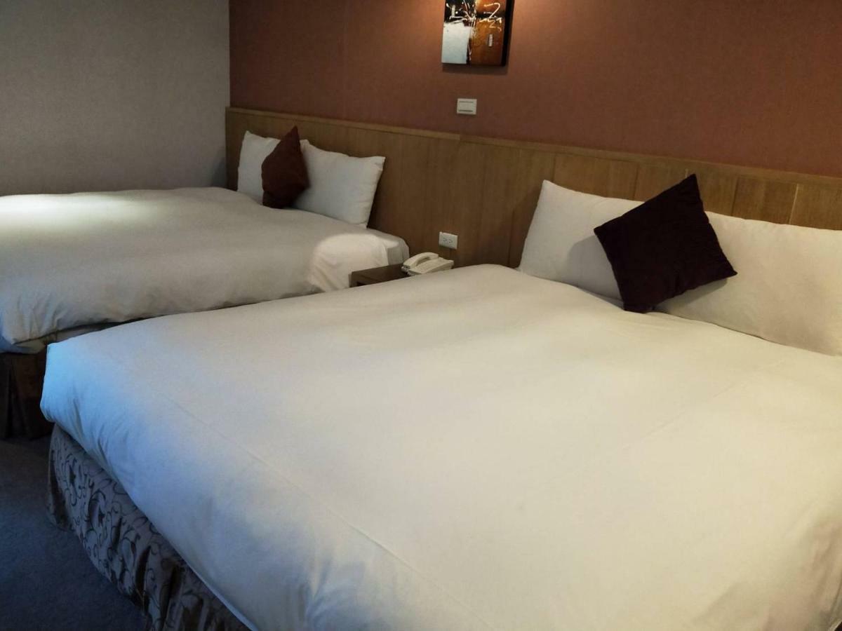 In Young Hotel Каосюн Екстериор снимка